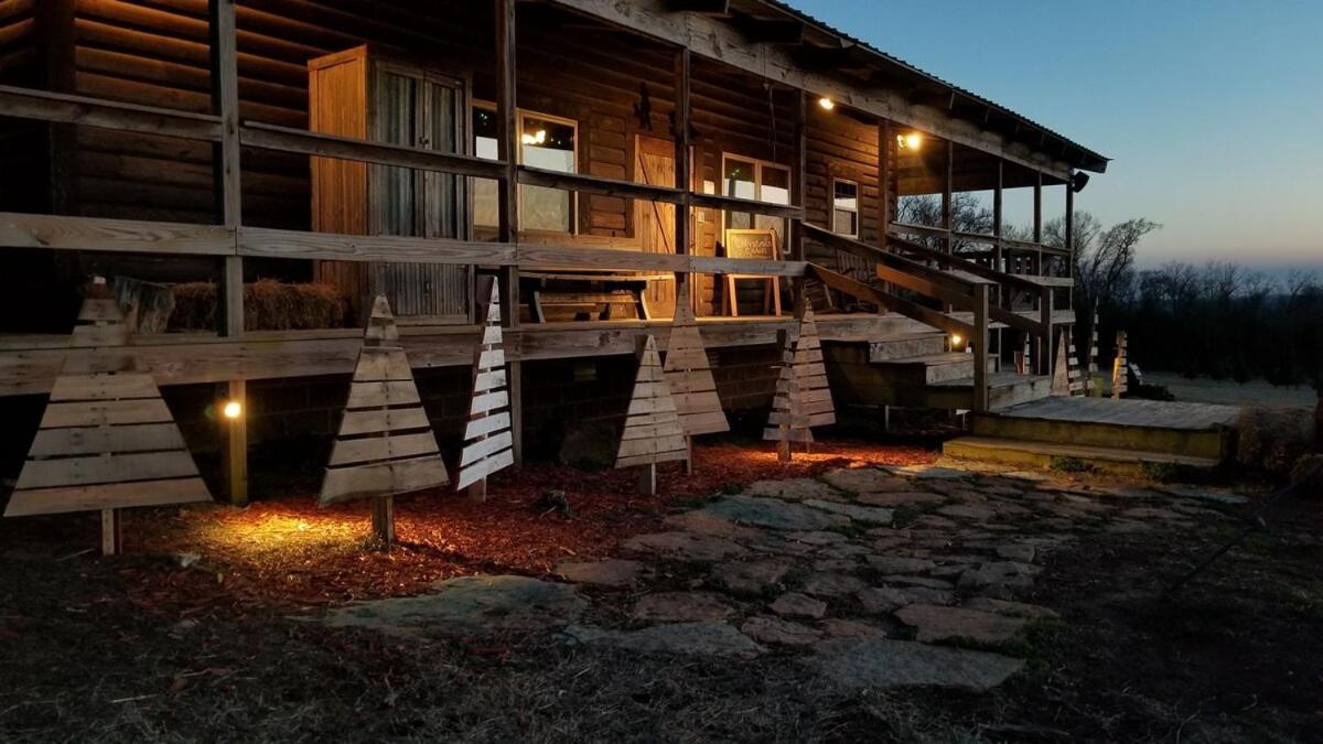 Rural Life On A Real Christmas Tree Farm! Hallmark Experience! Ozark Exterior foto