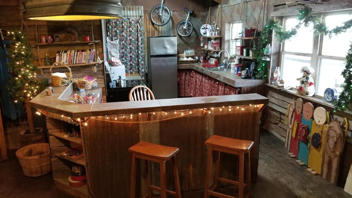 Rural Life On A Real Christmas Tree Farm! Hallmark Experience! Ozark Exterior foto