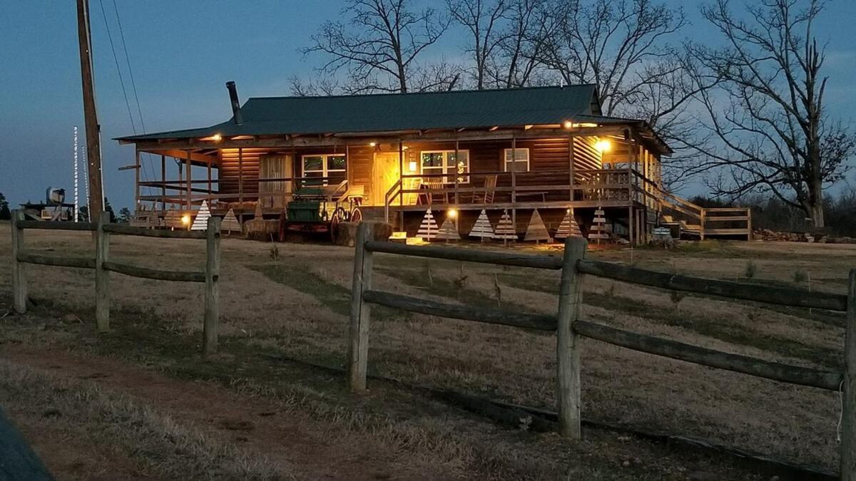 Rural Life On A Real Christmas Tree Farm! Hallmark Experience! Ozark Exterior foto
