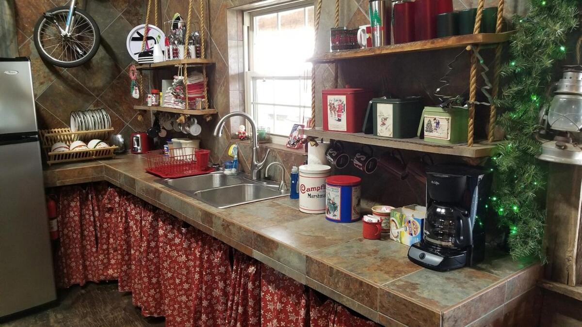 Rural Life On A Real Christmas Tree Farm! Hallmark Experience! Ozark Exterior foto