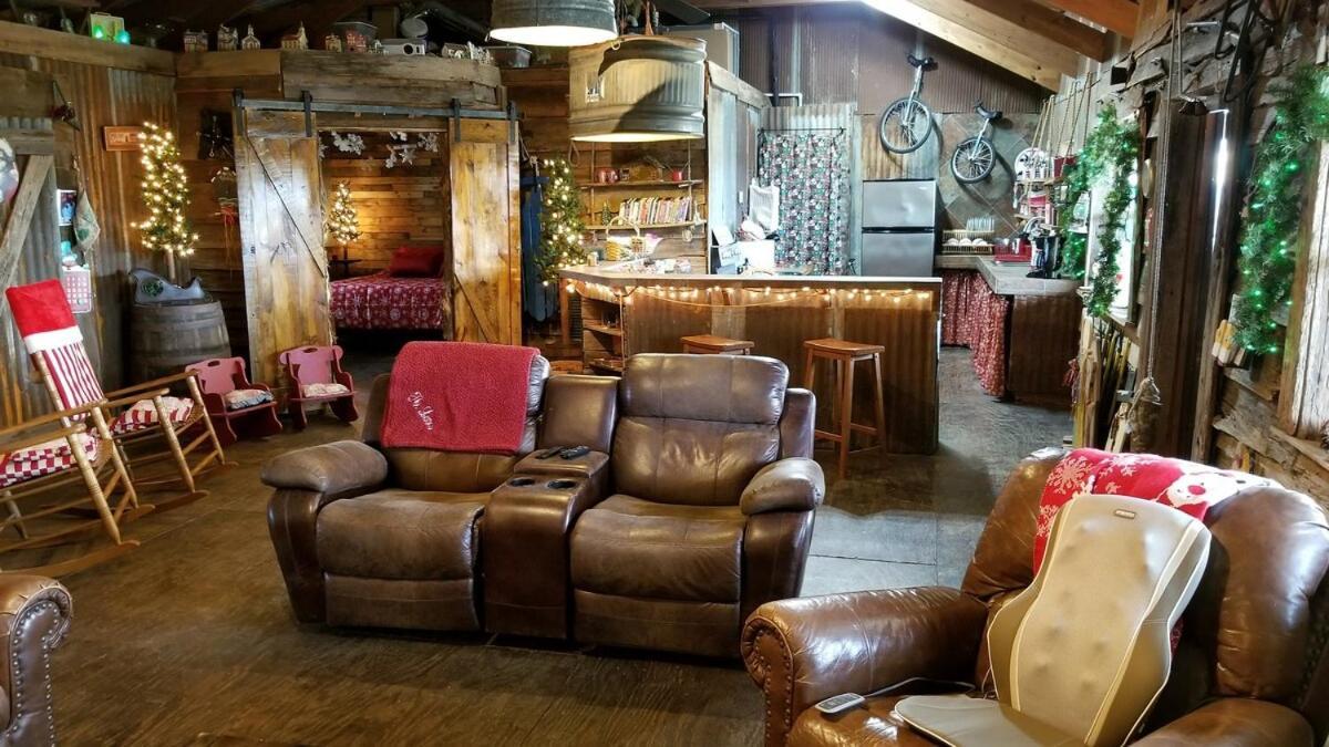 Rural Life On A Real Christmas Tree Farm! Hallmark Experience! Ozark Exterior foto